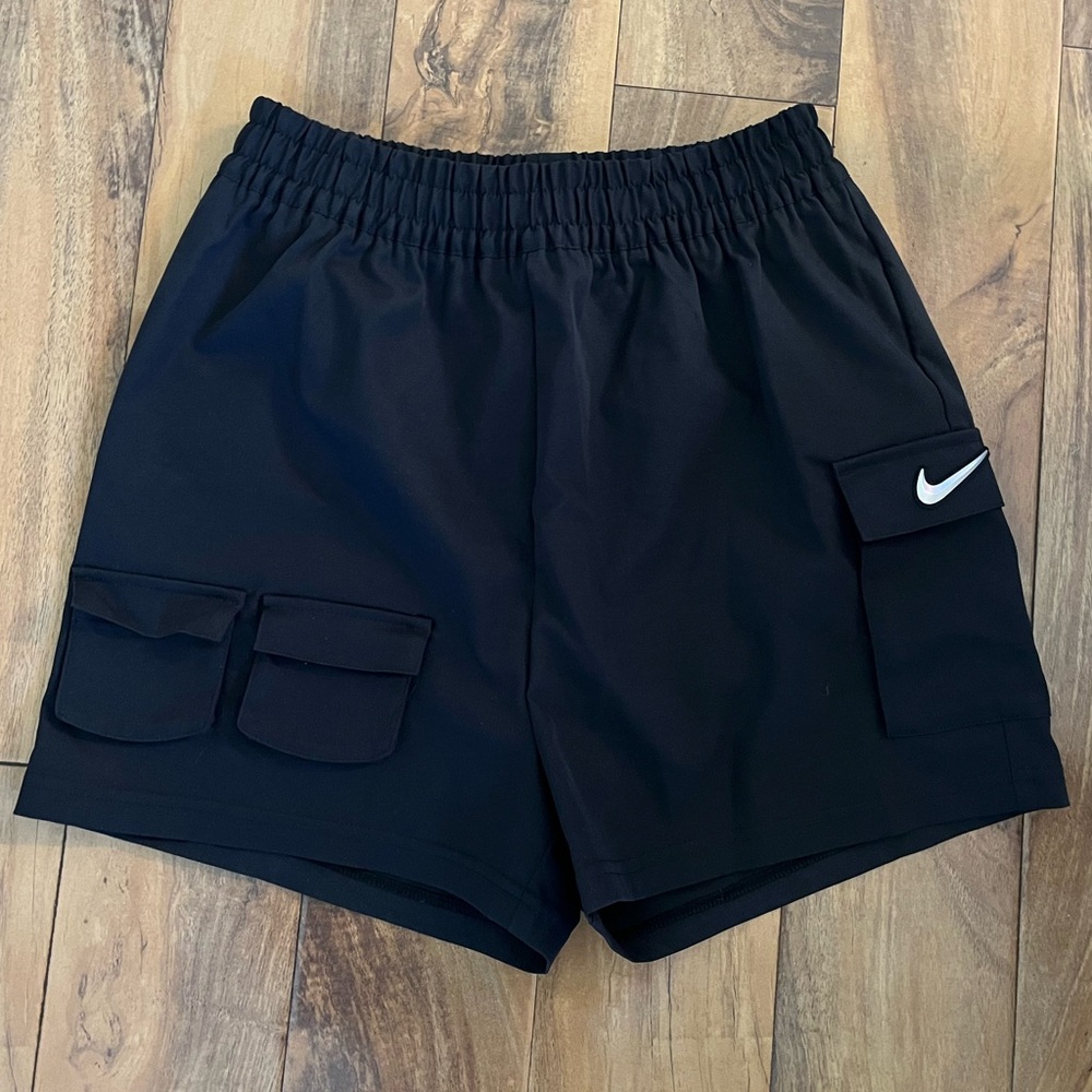 Nike Black Cargo Water Resistant Shorts size S